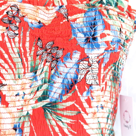 Tropical Ruched Crop Top - Picture 3 of 3